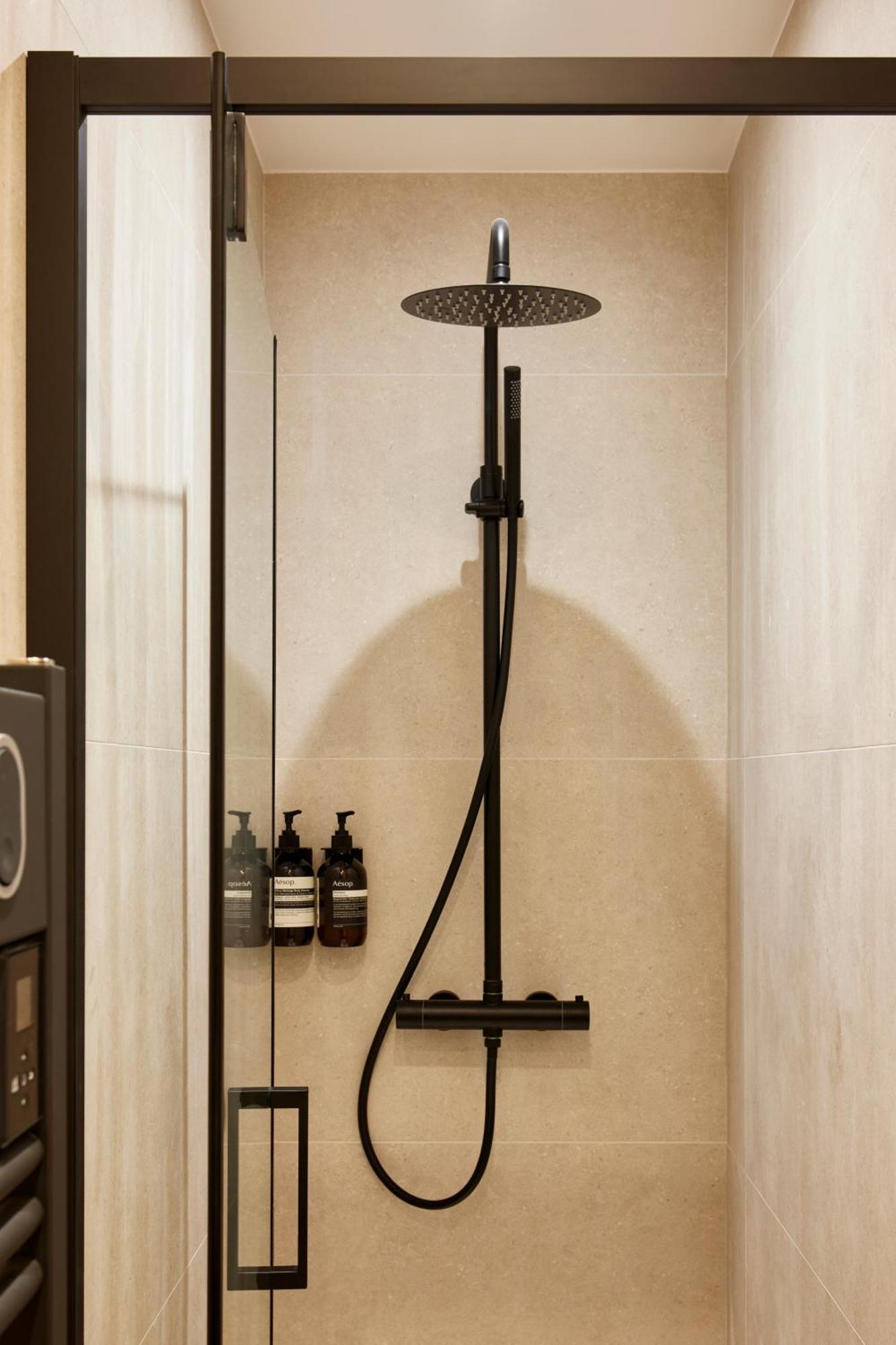 파리 Stylish 2Br & 2Ba With Private Terrace 아파트 외부 사진
